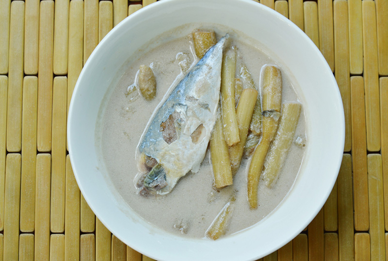 วิธีทำแกงกะทิสายบัวปลาทูนึ่ง