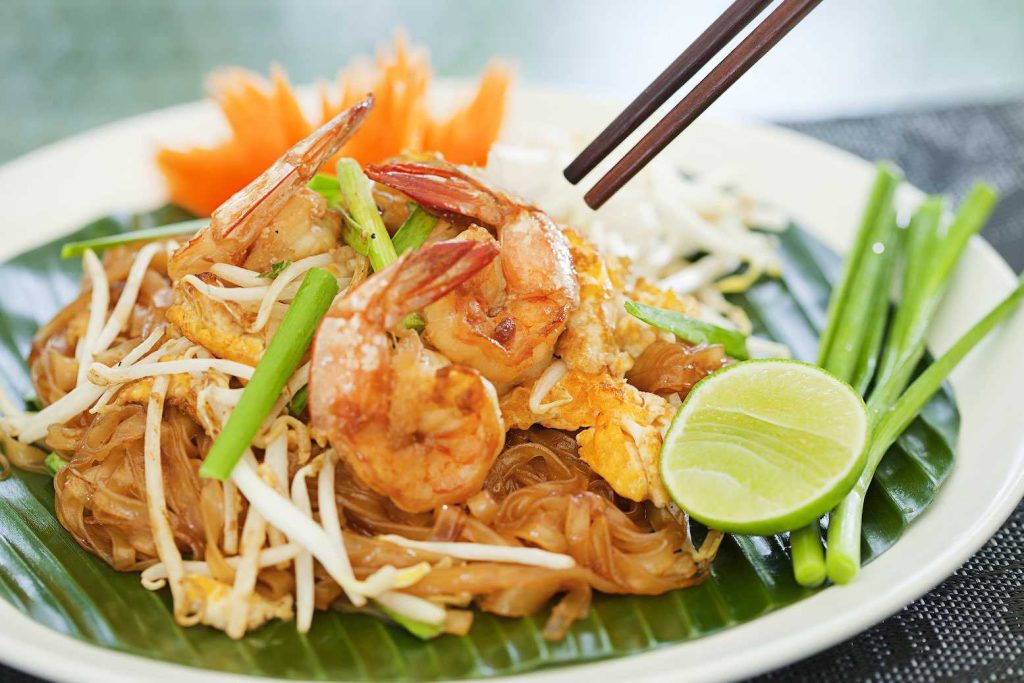 เมนูอาหารไทยที่ขึ้นชื่อ- เมนูผัดไทย
